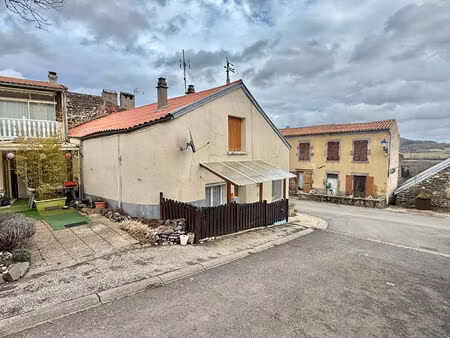 proche issoire / maison à vendre sur la commune de tourzel-ronzieres  fort potentiel !