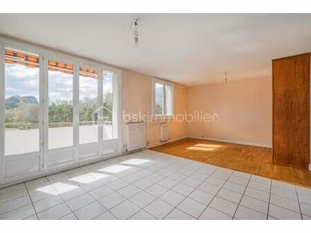 appartement lumineux avec balcon et vue dégagée