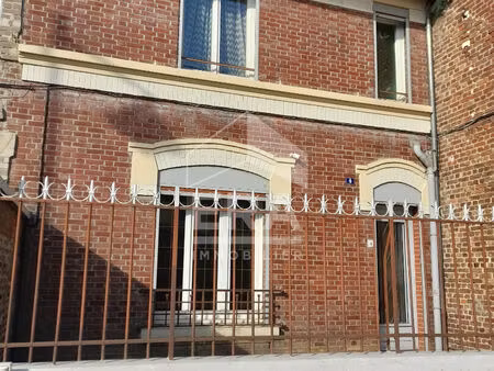 à chauny  proche centre ville  maison de ville avec potentiel