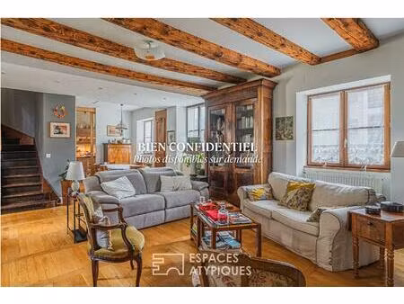 bâtisse historique avec son jardin arboré sur les balcons de chartreuse