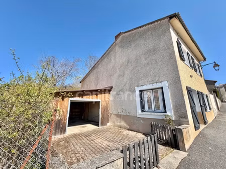 maison de village de 85 m2  terrain de 225 m2 + 363 m2 de terrain déporté  2 chambres  gar