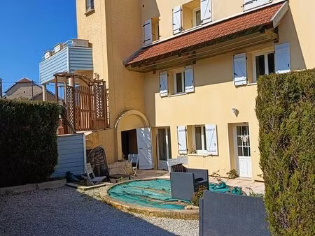 loue appartement dans maison t4 très très bon état ferme rénovée