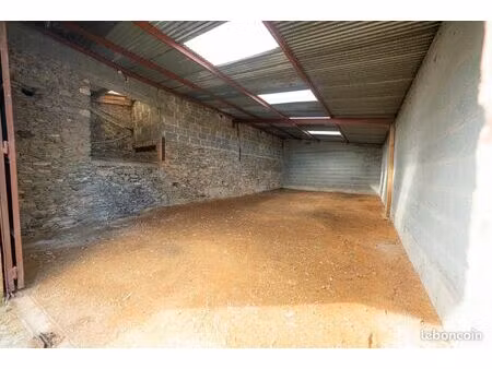 grand garage de village