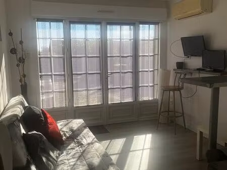 location studio meublé