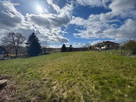 terrain 4800 m² dont 2400 m² constructible – viabilisé – vue dégagée – chalonvillars