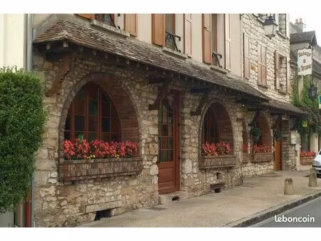 studios et chambres meublés face à la rivière