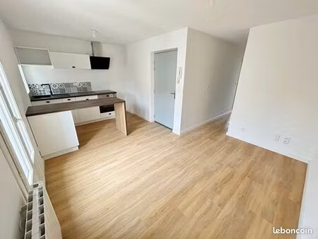 t2 bis refait à neuf – 39 60 m² – 1er étage – cave et stationnement