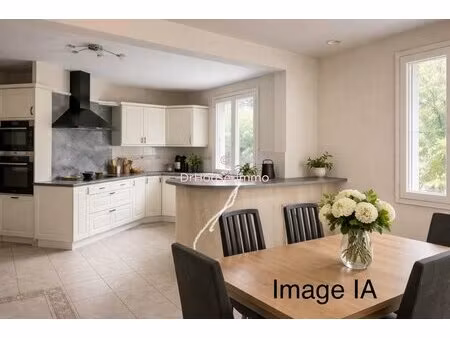 très grande maison familiale avec fort potentiel - jardin arboré  dépendances et espace...