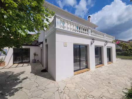vente maison 8 pièces 200 m² toulon (83200)