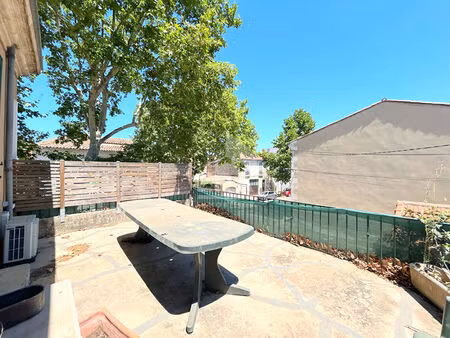 a louer 84120 pertuis appartement meuble 4 pieces d'environ 95m² avec terrasse  cour et ga