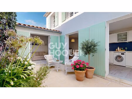 ars en ré: maison de village