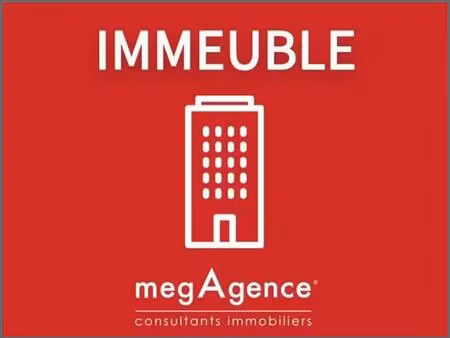 composé de 3 logements et d' 1 studio ou t1 à rénover