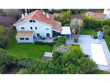 propriété - 258m ²