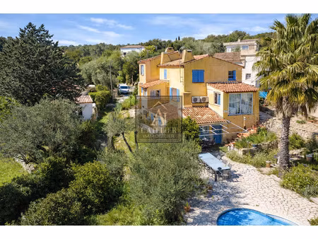 maison de caractère avec 2 studios  piscine  sous sol et abr