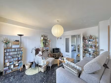 t3 lumineux avec balcon