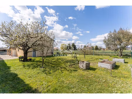 maison sur deux niveaux avec garage