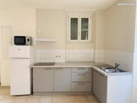 a louer t2 centre ville cogolin