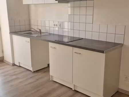 a louer f2 1er etage avec terrasse