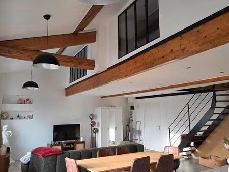 grand loft au calme et proche des commodités