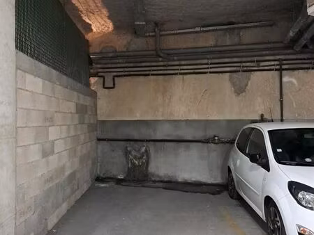 place de parking couverte