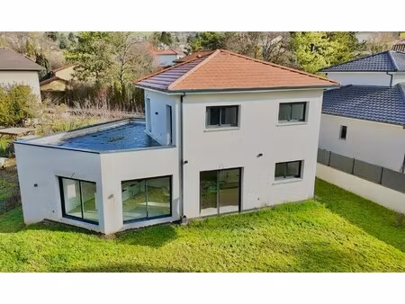 maison de luxe à vendre à brié-et-angonnes