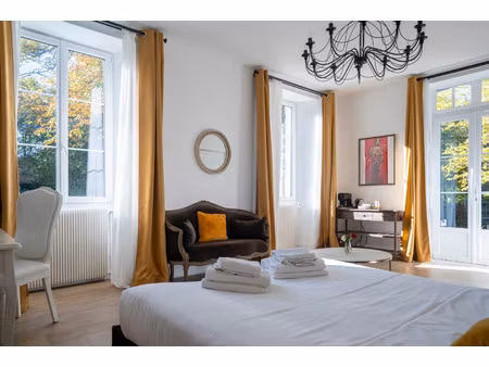château à vendre à saint-étienne-de-saint-geoirs