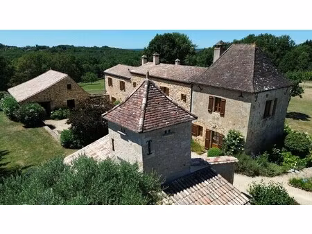 maison de luxe à vendre à couze-et-saint-front