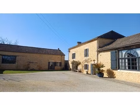 corps de ferme à vendre à vergt