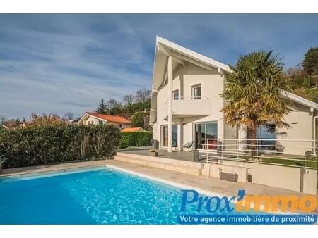 maison de luxe à vendre à la buisse