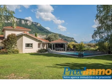 maison de luxe à vendre à la buisse