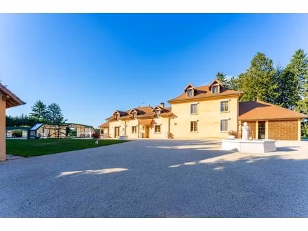 maison de luxe à vendre à la chapelle-de-la-tour