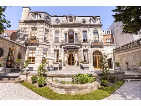 hôtel particulier à vendre dans le quartier casernes-caux-corbineau