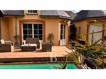 maison de luxe à vendre dans le quartier urbain est