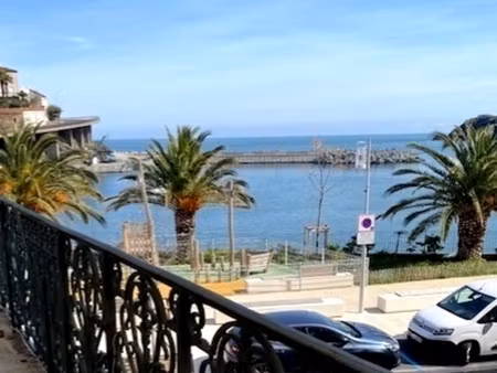 bien d'exception en front de mer - appartement dans une maison de maître classée - cerbère