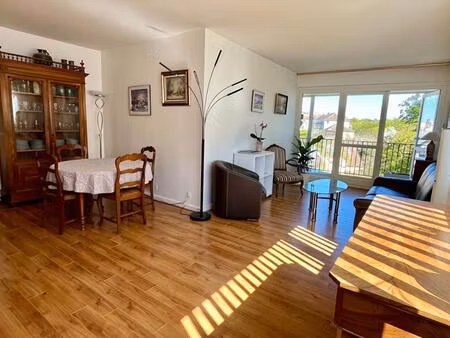 appartement de 111m²  3 chambres  balcon  2 box et une cave