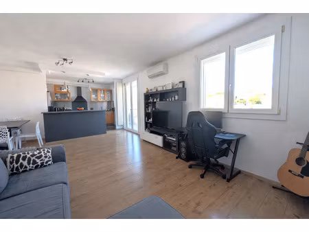 superbe t4 traversant au dernier étage avec balcon et vue dé