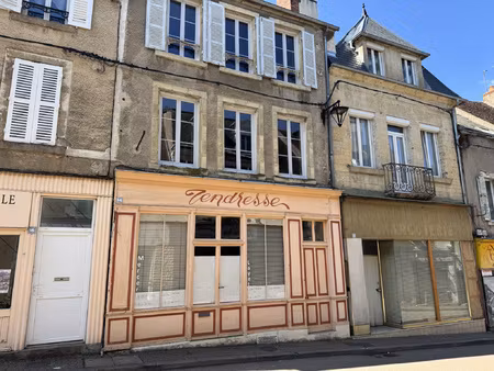 corbigny petit immeuble avec commerce ideal investisseur