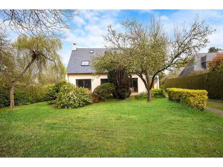 a vendre à betton maison de 132m² habitable  161m² au sol  5 chambres dont 2 au rez-de-cha