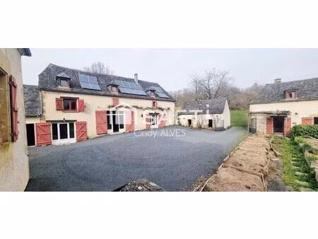 propriété de charme de 5 bâtiments sur 26 hectares