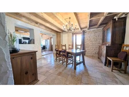 corps de ferme en ville