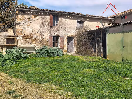 ferme à restaurer totalement avec terrain attenant