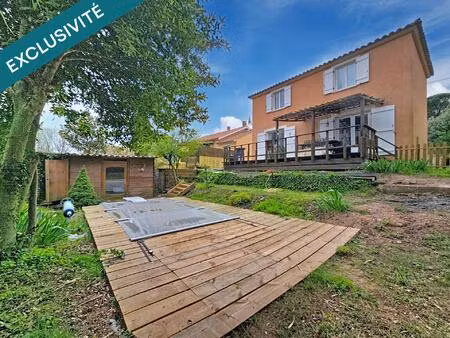 une villa récente  parfaitement entretenue  avec piscine et belle terrasse.