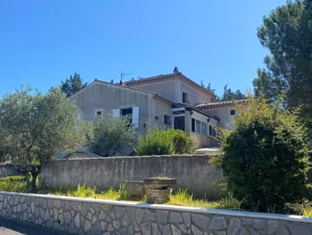 maison avec piscine 226 m²