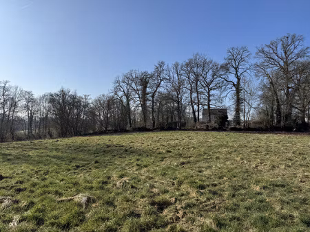 terrain constructible surplombant le canal du nivernais