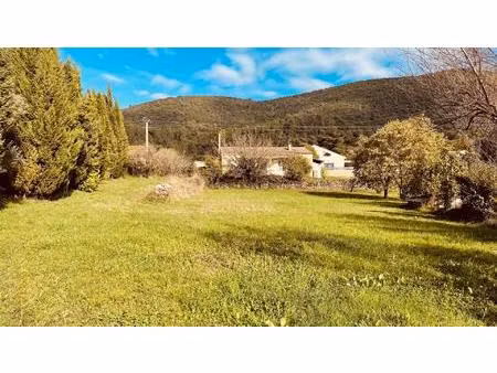 terrain plat constructible de 1366 m2 raccordement en bordure