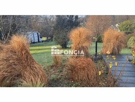 maison de 2001 au coeur de son bourg  proche rivière et commerces de proximités. entre aur