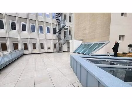 a louer un plateau de 212m² avec une magnifique terrasse