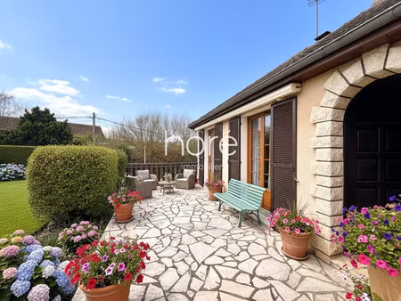 maison familiale avec sous-sol total et grand terrain de 3 500 m