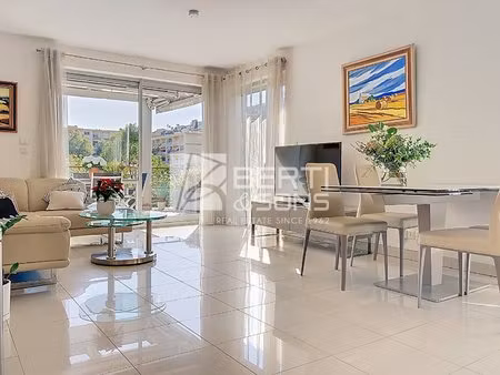 dernier etage trois pieces lumineux et elegant avec garage et pk exterieur