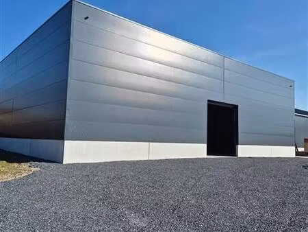 à louer entrepôt – 3 000 € |martelange